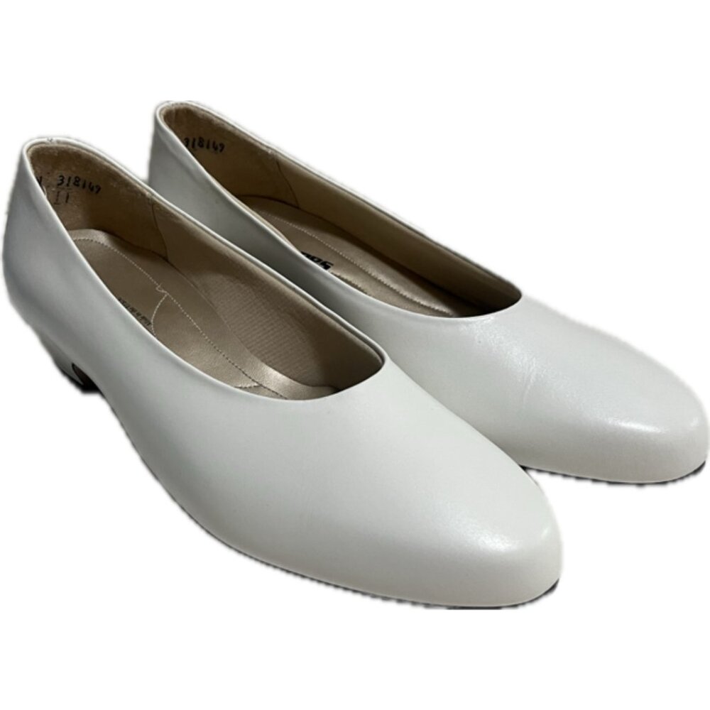 NIB - Capps White Leather Pumps